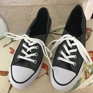 Converse All Star women’s size 7 sneakers gray new